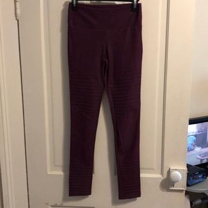 Brand New with tags Entro wine color leggings